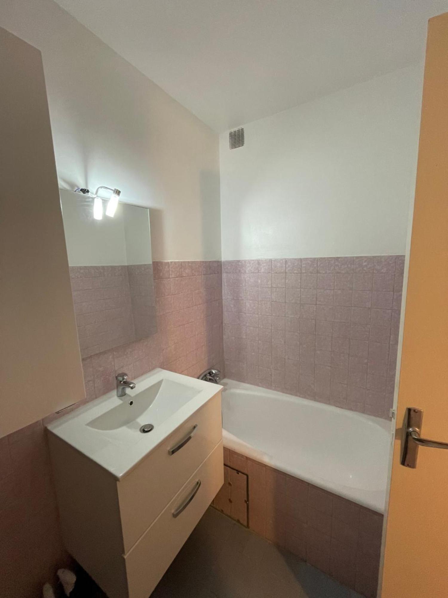 Apartment Acces *